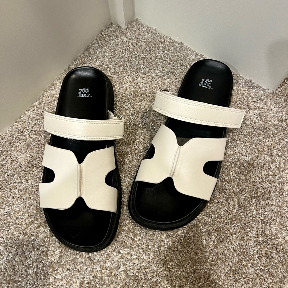 Wild Fable Black and White Sandals